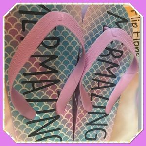 🧜🏿‍♀️NWT🧜🏿‍♀️5/$15🧜🏿‍♀️Mermazing Flip Flops